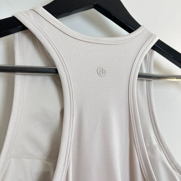 Elegant White Sleeveless Dress - Picture 9 of 16